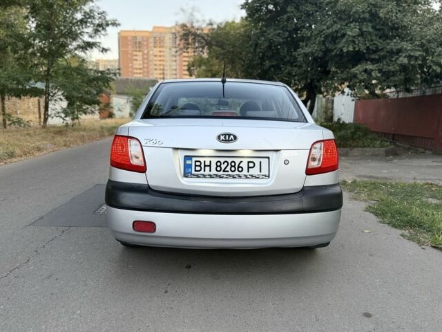 Серый Киа Рио, объемом двигателя 1.4 л и пробегом 198 тыс. км за 3900 $, фото 4 на Automoto.ua