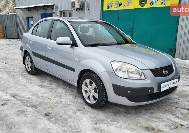 Сірий Кіа Ріо, об'ємом двигуна 1.4 л та пробігом 244 тис. км за 4500 $, фото 5 на Automoto.ua