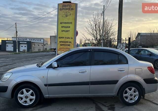 Сірий Кіа Ріо, об'ємом двигуна 1.4 л та пробігом 238 тис. км за 5700 $, фото 3 на Automoto.ua