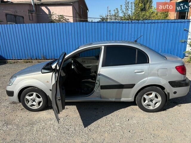 Сірий Кіа Ріо, об'ємом двигуна 1.4 л та пробігом 184 тис. км за 4250 $, фото 1 на Automoto.ua