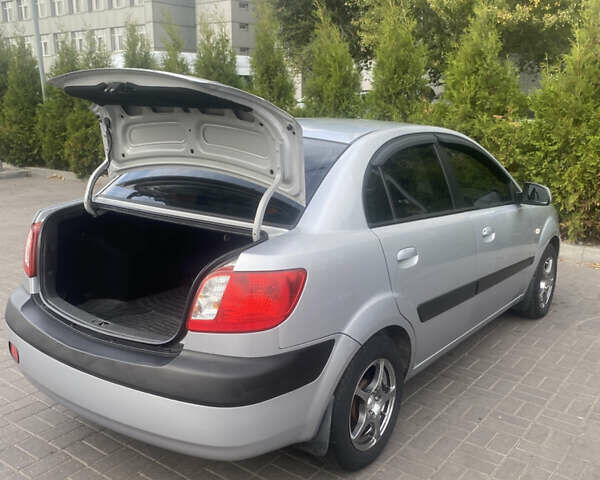 Кіа Ріо 2006 у Дніпро (Дніпропетровську) на Automoto.ua Сірий Кіа Ріо, об'ємом двигуна 1.4 л та пробігом 142 тис. км за 6000 $, фото 4 на Automoto.ua
