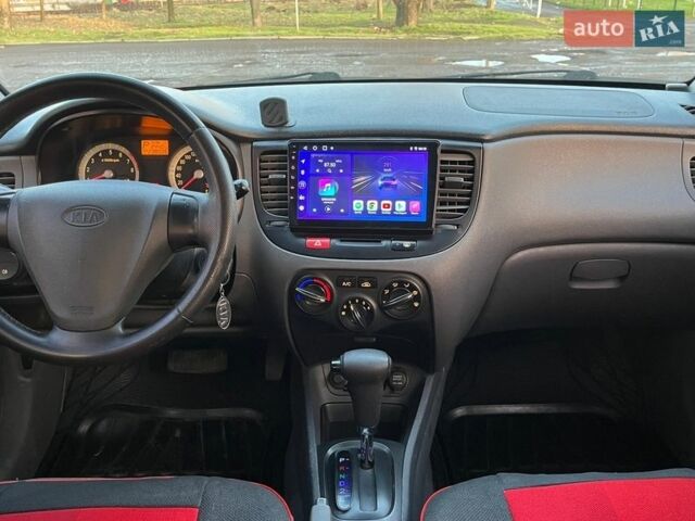 Серый Киа Рио, объемом двигателя 1.4 л и пробегом 238 тыс. км за 5500 $, фото 12 на Automoto.ua