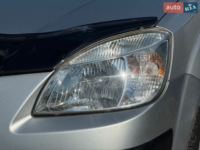 Сірий Кіа Ріо, об'ємом двигуна 1.4 л та пробігом 215 тис. км за 5190 $, фото 6 на Automoto.ua