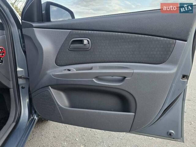 Серый Киа Рио, объемом двигателя 1.4 л и пробегом 153 тыс. км за 5499 $, фото 38 на Automoto.ua