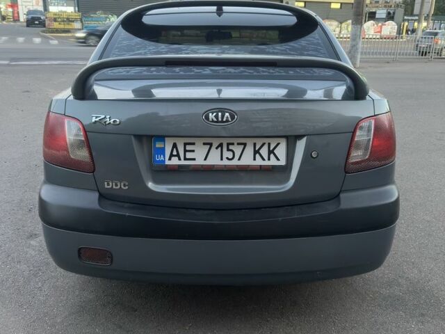Серый Киа Рио, объемом двигателя 1.4 л и пробегом 288 тыс. км за 4215 $, фото 4 на Automoto.ua