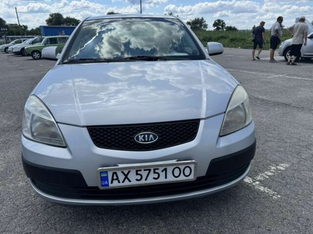 Серый Киа Рио, объемом двигателя 1.4 л и пробегом 197 тыс. км за 3595 $, фото 1 на Automoto.ua