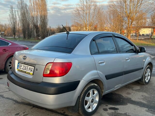 Сірий Кіа Ріо, об'ємом двигуна 14 л та пробігом 238 тис. км за 5500 $, фото 5 на Automoto.ua