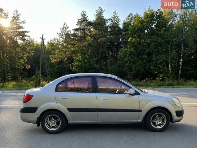 Сірий Кіа Ріо, об'ємом двигуна 1.4 л та пробігом 188 тис. км за 3200 $, фото 2 на Automoto.ua