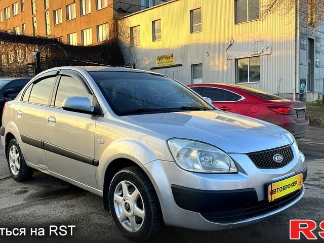 Серый Киа Рио, объемом двигателя 1.3 л и пробегом 238 тыс. км за 5700 $, фото 1 на Automoto.ua