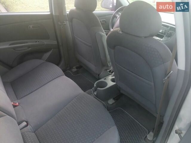 Сірий Кіа Ріо, об'ємом двигуна 1.4 л та пробігом 188 тис. км за 3200 $, фото 5 на Automoto.ua
