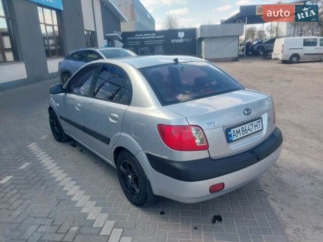 Серый Киа Рио, объемом двигателя 1.4 л и пробегом 186 тыс. км за 3200 $, фото 3 на Automoto.ua