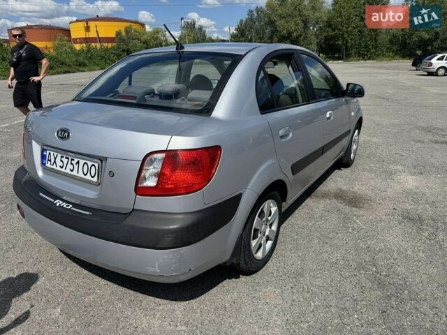 Серый Киа Рио, объемом двигателя 1.4 л и пробегом 197 тыс. км за 3595 $, фото 4 на Automoto.ua