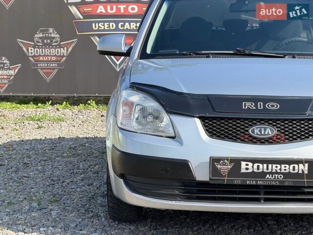 Сірий Кіа Ріо, об'ємом двигуна 1.4 л та пробігом 215 тис. км за 5190 $, фото 5 на Automoto.ua