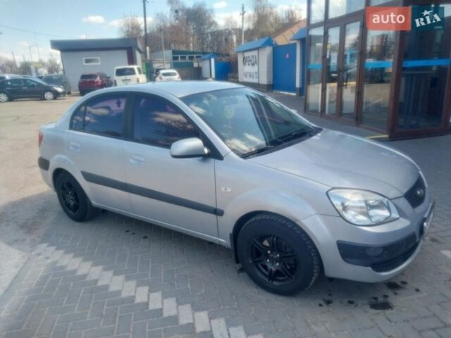 Серый Киа Рио, объемом двигателя 1.4 л и пробегом 186 тыс. км за 3200 $, фото 4 на Automoto.ua