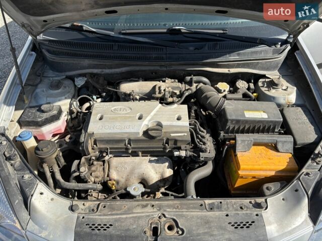 Серый Киа Рио, объемом двигателя 1.4 л и пробегом 177 тыс. км за 4150 $, фото 8 на Automoto.ua