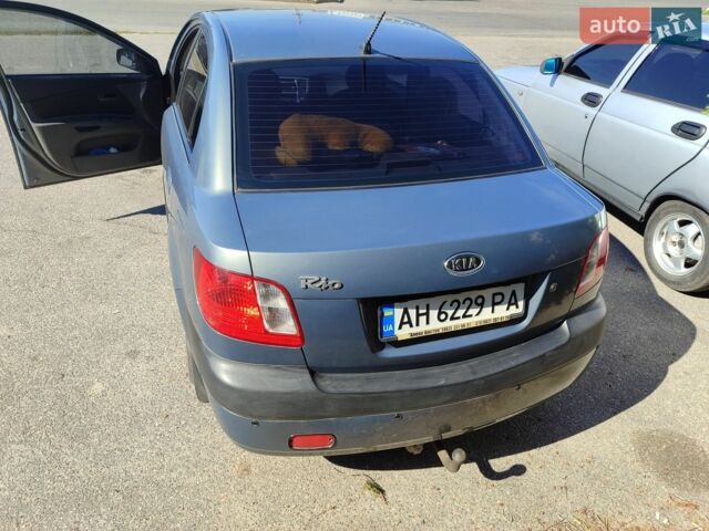 Сірий Кіа Ріо, об'ємом двигуна 1.4 л та пробігом 221 тис. км за 4300 $, фото 3 на Automoto.ua