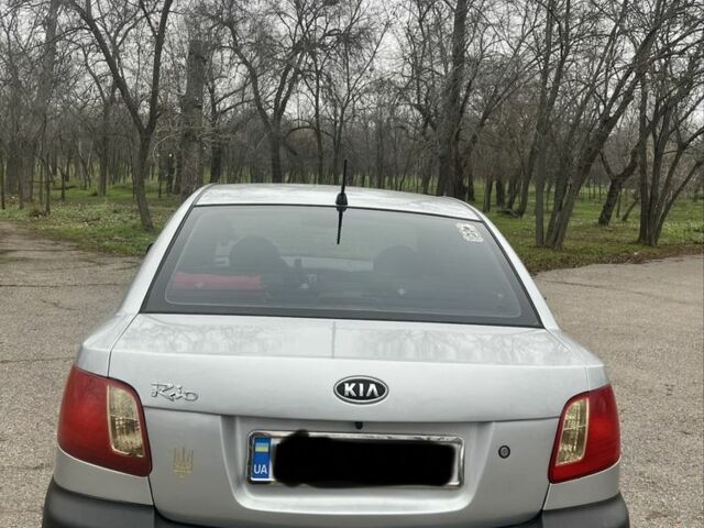 Серый Киа Рио, объемом двигателя 1.4 л и пробегом 237 тыс. км за 5200 $, фото 1 на Automoto.ua
