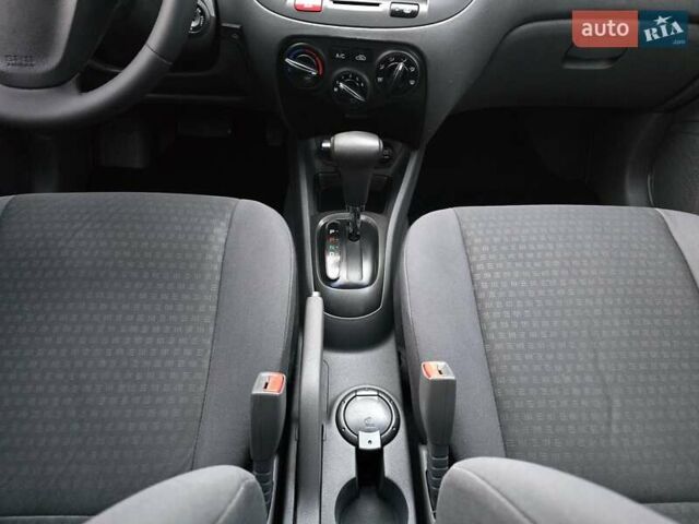 Серый Киа Рио, объемом двигателя 1.4 л и пробегом 153 тыс. км за 5499 $, фото 30 на Automoto.ua