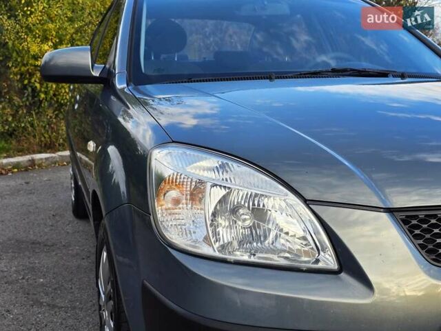 Серый Киа Рио, объемом двигателя 1.4 л и пробегом 153 тыс. км за 5499 $, фото 10 на Automoto.ua