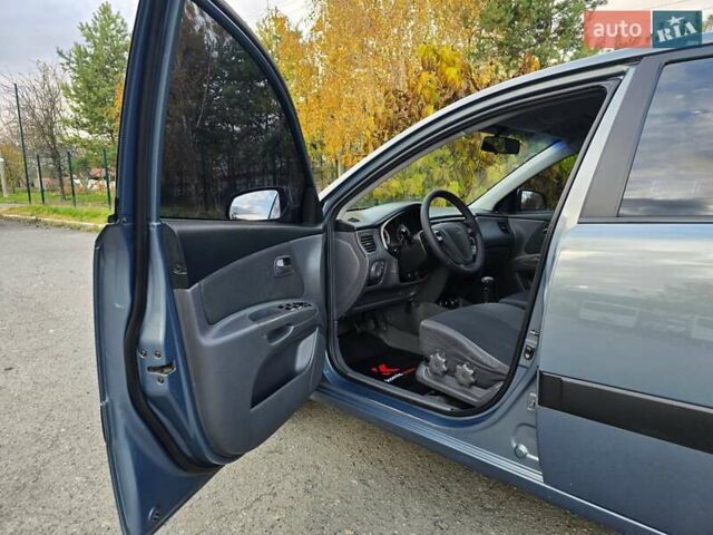 Серый Киа Рио, объемом двигателя 1.4 л и пробегом 153 тыс. км за 5499 $, фото 14 на Automoto.ua