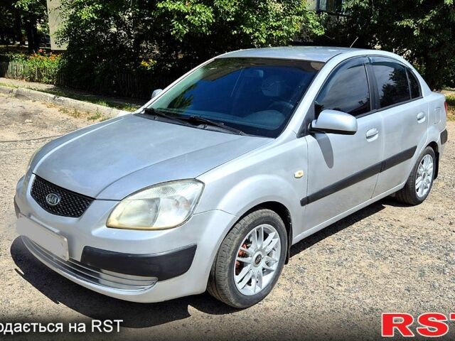 Серый Киа Рио, объемом двигателя 1.4 л и пробегом 180 тыс. км за 4500 $, фото 5 на Automoto.ua