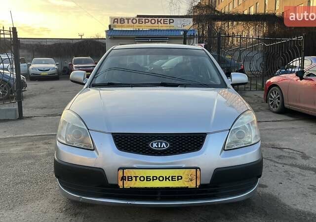 Сірий Кіа Ріо, об'ємом двигуна 1.4 л та пробігом 238 тис. км за 5700 $, фото 2 на Automoto.ua