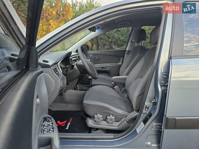 Серый Киа Рио, объемом двигателя 1.4 л и пробегом 153 тыс. км за 5499 $, фото 16 на Automoto.ua