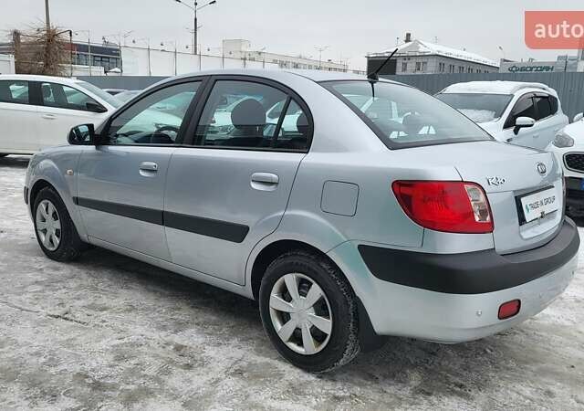 Сірий Кіа Ріо, об'ємом двигуна 1.4 л та пробігом 244 тис. км за 4500 $, фото 11 на Automoto.ua