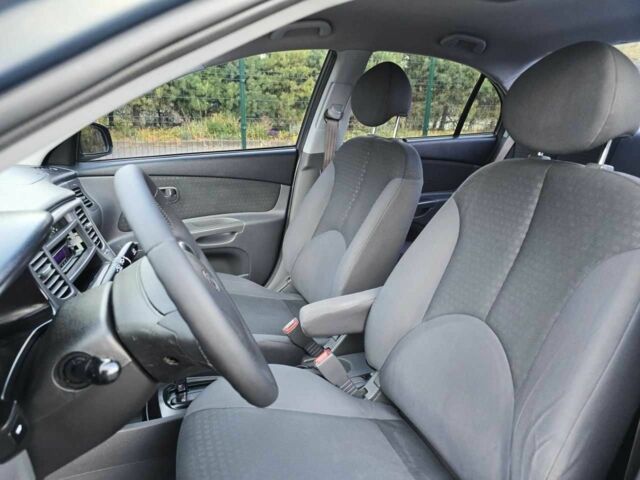 Кіа Ріо 2006 у Хмельницькому на Automoto.ua Сірий Кіа Ріо, об'ємом двигуна 1.4 л та пробігом 153 тис. км за 5499 $, фото 4 на Automoto.ua