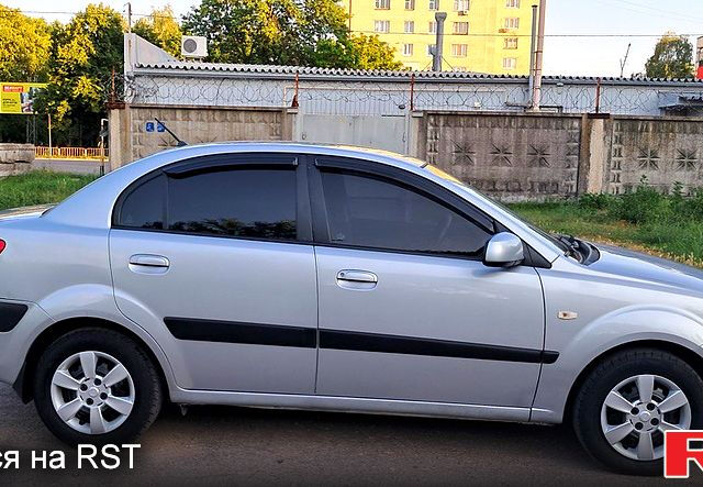 Серый Киа Рио, объемом двигателя 1.4 л и пробегом 85 тыс. км за 4400 $, фото 3 на Automoto.ua