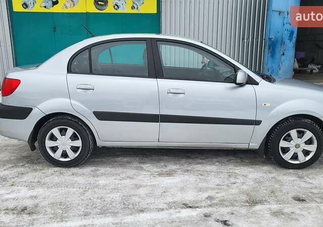 Сірий Кіа Ріо, об'ємом двигуна 1.4 л та пробігом 244 тис. км за 4500 $, фото 6 на Automoto.ua