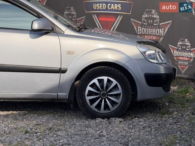 Сірий Кіа Ріо, об'ємом двигуна 1.4 л та пробігом 215 тис. км за 5190 $, фото 17 на Automoto.ua