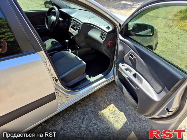 Серый Киа Рио, объемом двигателя 1.4 л и пробегом 180 тыс. км за 4500 $, фото 9 на Automoto.ua