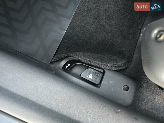 Серый Киа Рио, объемом двигателя 1.4 л и пробегом 153 тыс. км за 5499 $, фото 21 на Automoto.ua