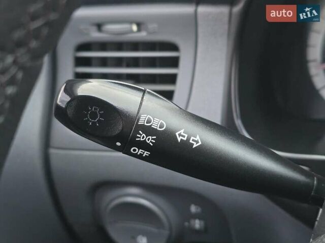 Серый Киа Рио, объемом двигателя 1.4 л и пробегом 153 тыс. км за 5499 $, фото 23 на Automoto.ua