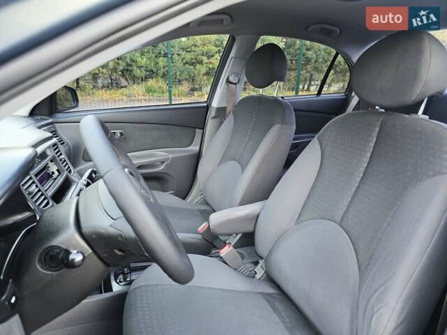 Серый Киа Рио, объемом двигателя 1.4 л и пробегом 153 тыс. км за 5499 $, фото 18 на Automoto.ua