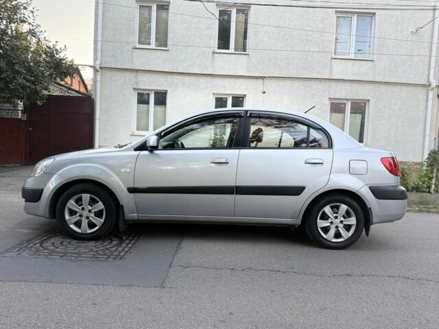 Серый Киа Рио, объемом двигателя 1.4 л и пробегом 198 тыс. км за 3900 $, фото 6 на Automoto.ua