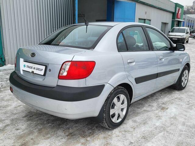 Серый Киа Рио, объемом двигателя 1.4 л и пробегом 244 тыс. км за 4500 $, фото 7 на Automoto.ua