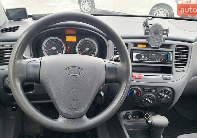 Сірий Кіа Ріо, об'ємом двигуна 1.4 л та пробігом 244 тис. км за 4500 $, фото 1 на Automoto.ua