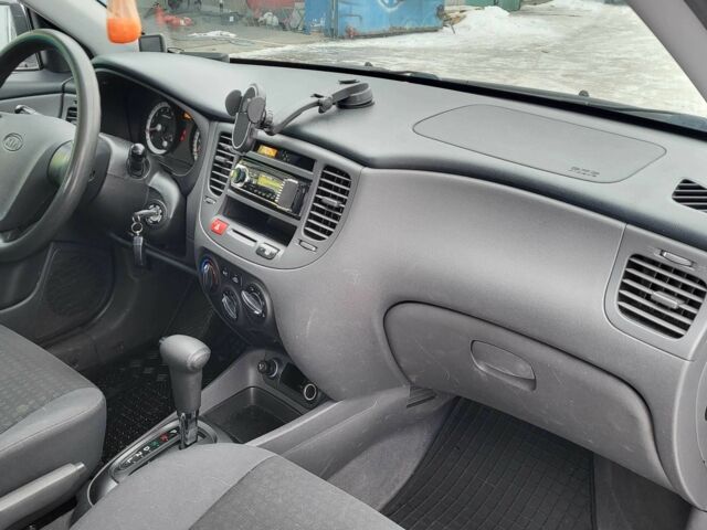 Серый Киа Рио, объемом двигателя 1.4 л и пробегом 244 тыс. км за 4500 $, фото 16 на Automoto.ua