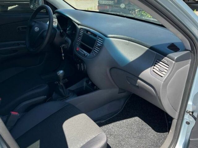 Сірий Кіа Ріо, об'ємом двигуна 1.4 л та пробігом 38 тис. км за 3500 $, фото 6 на Automoto.ua