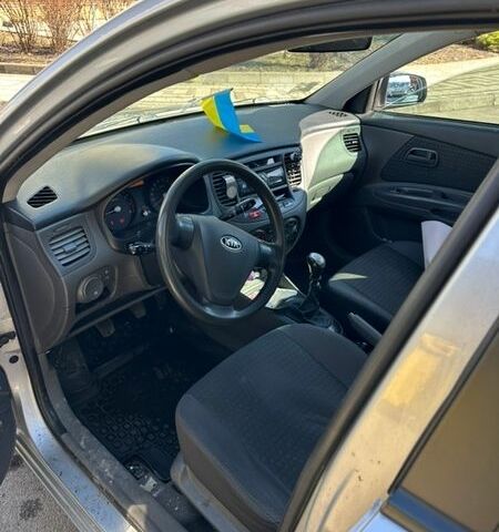 Серый Киа Рио, объемом двигателя 1.4 л и пробегом 244 тыс. км за 2900 $, фото 11 на Automoto.ua