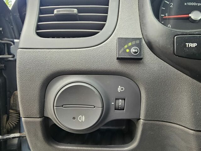 Серый Киа Рио, объемом двигателя 1.3 л и пробегом 160 тыс. км за 4300 $, фото 19 на Automoto.ua