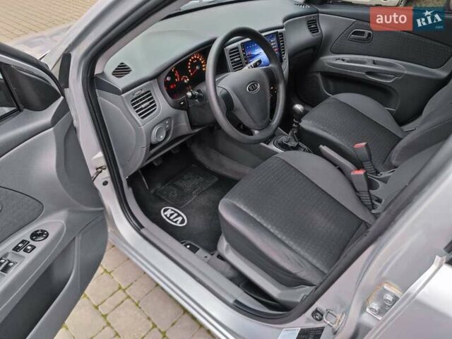 Серый Киа Рио, объемом двигателя 1.4 л и пробегом 94 тыс. км за 4900 $, фото 22 на Automoto.ua