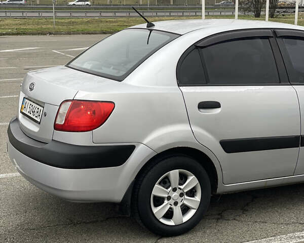 Серый Киа Рио, объемом двигателя 1.4 л и пробегом 272 тыс. км за 3400 $, фото 3 на Automoto.ua