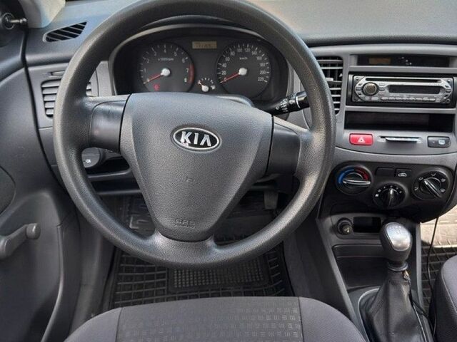 Сірий Кіа Ріо, об'ємом двигуна 1.4 л та пробігом 171 тис. км за 4000 $, фото 5 на Automoto.ua