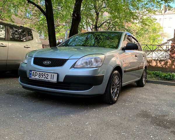 Сірий Кіа Ріо, об'ємом двигуна 1.4 л та пробігом 145 тис. км за 4200 $, фото 1 на Automoto.ua