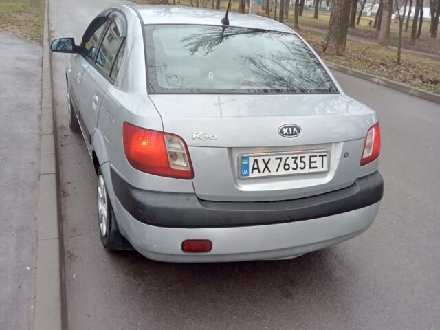 Серый Киа Рио, объемом двигателя 1.4 л и пробегом 247 тыс. км за 3700 $, фото 2 на Automoto.ua