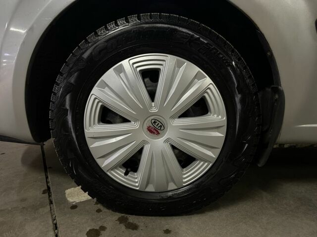 Серый Киа Рио, объемом двигателя 1.4 л и пробегом 220 тыс. км за 3700 $, фото 21 на Automoto.ua