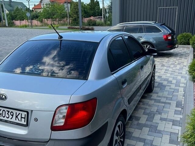 Сірий Кіа Ріо, об'ємом двигуна 1.4 л та пробігом 218 тис. км за 4500 $, фото 5 на Automoto.ua